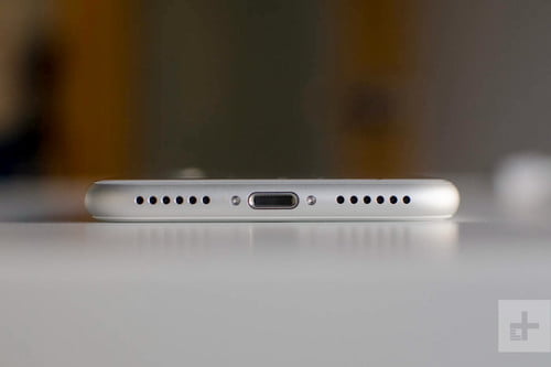 How to clean an iphone charging port 2.jpg