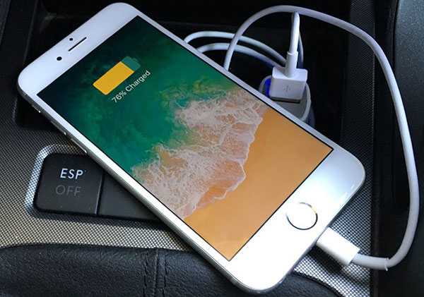 Se corrigió la batería de iPhone muriendo cargando el dispositivo